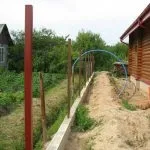 Як і чим пофарбувати стовп для забору