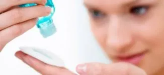 Як користуватися міцелярної водою, ніж замінити (мицеллярная вода спосіб застосування) Як користуватися міцелярної водою, ніж замінити