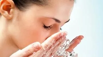 Як користуватися міцелярної водою, ніж замінити (міцелярної) Як користуватися міцелярної водою, ніж замінити
