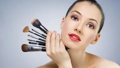 Як покроково нанести макіяж для карих очей і яка косметика потрібна (карих) Як покроково нанести макіяж для карих очей і яка косметика потрібна