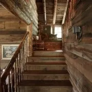 Красиві дерев'яні сходи в заміському будинку різновиди форм і конструкцій (будинку) Красиві дерев'яні сходи в заміському будинку різновиди форм і конструкцій