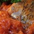 Скумбрія, запечена з помідорами і цибулею, готуємо смачно (рецепт) Скумбрія, запечена з помідорами і цибулею, готуємо смачно