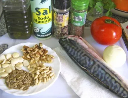 Скумбрія в духовці з помідорами - покроковий рецепт з фото на