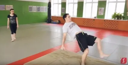 Як зробити кульбіт, школа трікінгу (владивосток) (вперед зігнуту ногу) Як зробити кульбіт, школа трікінгу (владивосток)