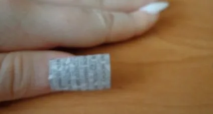 Як зробити манікюр за допомогою газети