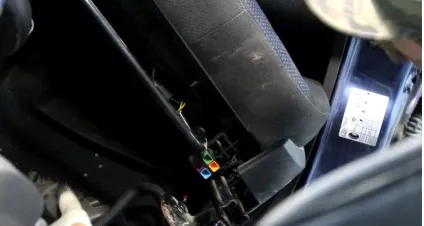 Зняття і установка переднього сидіння в автомобілі ford focus 2 (інструмент) Зняття і установка переднього сидіння в автомобілі ford focus 2