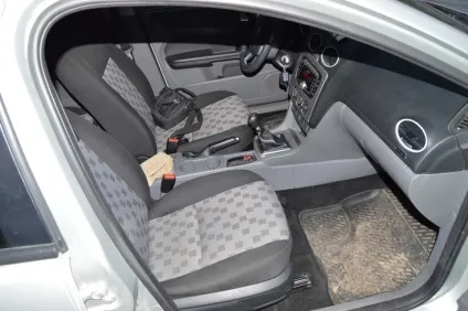 Зняття і установка переднього сидіння в автомобілі ford focus 2 (болти кріплення напрямних санчат) Зняття і установка переднього сидіння в автомобілі ford focus 2