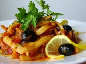 Кальмари з цибулею і помідорами, ложка-ополоники рецепти і страви (помідорами) Кальмари з цибулею і помідорами, ложка-ополоники рецепти і страви