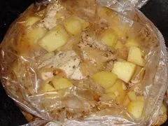 Картопля в рукаві з маринованим курячим філе - покроковий рецепт з фото
