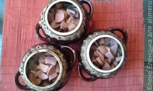 Картопля з сардельками по-селянськи в горщиках (картопля з сардельками) Картопля з сардельками по-селянськи в горщиках