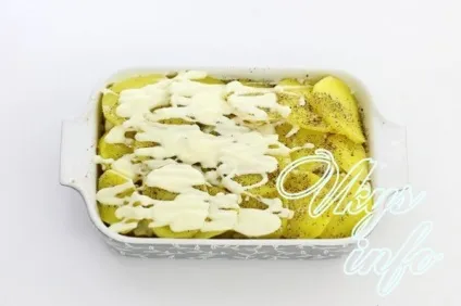 Картопля з майонезом в духовці