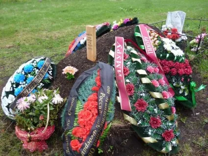 До чого сняться могили сонник, бачити порожню, яма, цвинтар, лежати, свіжа, впасти, провалитися, (бачити) До чого сняться могили сонник, бачити порожню, яма, цвинтар, лежати, свіжа, впасти, провалитися,