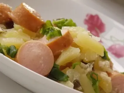 Картопля в горщику з сосисками - рецепт в духовці (картопля з сосисками в духовці) Картопля в горщику з сосисками - рецепт в духовці