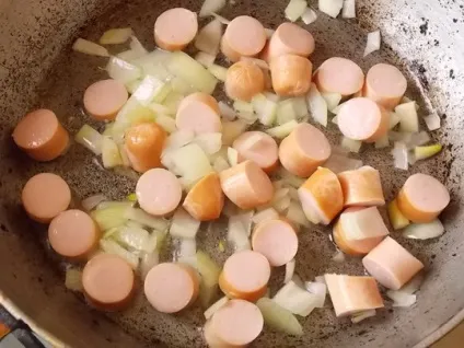 Картопля в горщику з сосисками - рецепт в духовці (картопля в горщику з сосисками) Картопля в горщику з сосисками - рецепт в духовці