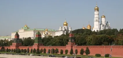 Коли кремль став червоним, чому був білим, якого кольору був спочатку (став) Коли кремль став червоним, чому був білим, якого кольору був спочатку