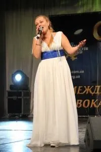 Концертну сукню, костюм