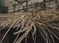 Крісло-гойдалка із лози