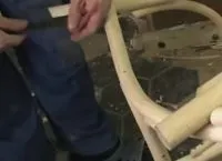 Крісло-гойдалка із лози