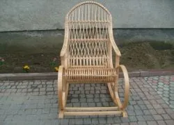 Крісло-гойдалка із лози