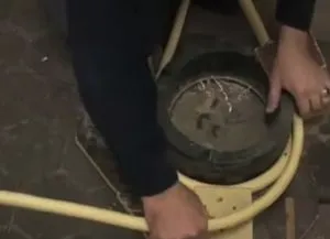 Крісло-гойдалка із лози