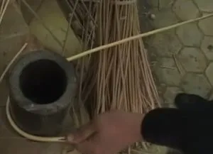 Крісло-гойдалка із лози