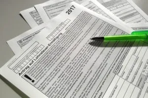 Хто платить ріелтору при купівлі та продажу квартири, оплачує послуги нотаріуса і договір продавець (квартири) Хто платить ріелтору при купівлі та продажу квартири, оплачує послуги нотаріуса і договір продавець