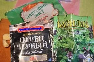 Курка тушкована в сметані з часником рецепт (стегенця) Курка тушкована в сметані з часником рецепт