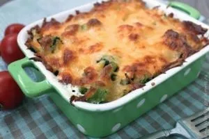 Курка з брокколі запечена під вершковим соусом (брокколі) Курка з брокколі запечена під вершковим соусом