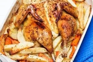Курка з картоплею в духовці рецепт