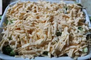 Курка з брокколі запечена під вершковим соусом (курка в вершках) Курка з брокколі запечена під вершковим соусом