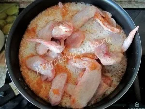 Курка, тушкована в пиві - приготуй просто і смачно! (Просто) Курка, тушкована в пиві - приготуй просто і смачно!