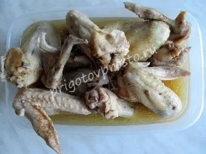 Курка, тушкована в пиві - приготуй просто і смачно! (Пиві) Курка, тушкована в пиві - приготуй просто і смачно!
