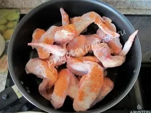 Курка, тушкована в пиві - приготуй просто і смачно! (Курка) Курка, тушкована в пиві - приготуй просто і смачно!