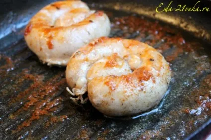 Курячі ковбаски на сковороді гриль (сковороді) Курячі ковбаски на сковороді гриль