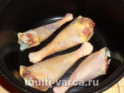 Курка з овочами в мультиварці