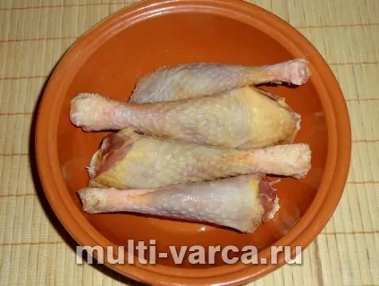 Курка з овочами в мультиварці