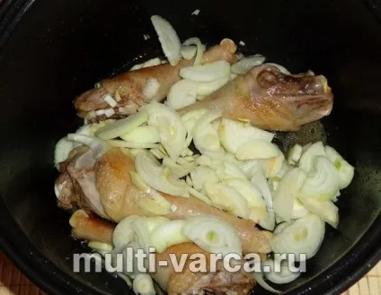 Курка з овочами в мультиварці