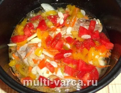 Курка з овочами в мультиварці