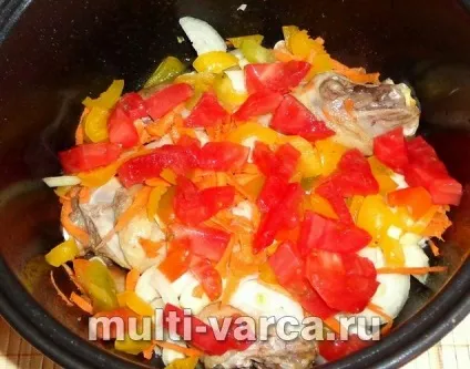 Курка з овочами в мультиварці