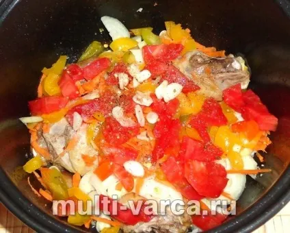 Курка з овочами в мультиварці