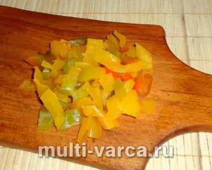 Курка з овочами в мультиварці