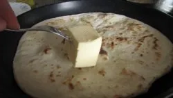 Коржі на сковороді - рецепти з фото (приготувати коржі сковороді) Коржі на сковороді - рецепти з фото