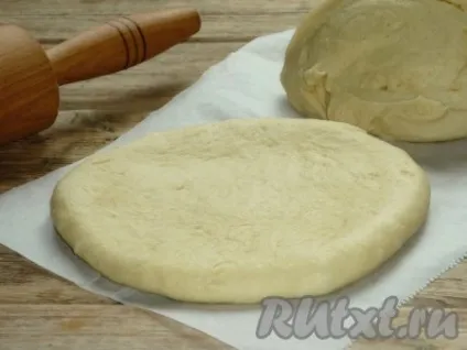 Коржі дріжджові на сковороді - рецепт з фото