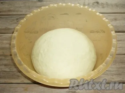 Коржі дріжджові на сковороді - рецепт з фото