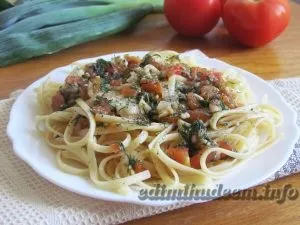 Макарони з помідорами і часником - їмо і худнемо (часником) Макарони з помідорами і часником - їмо і худнемо