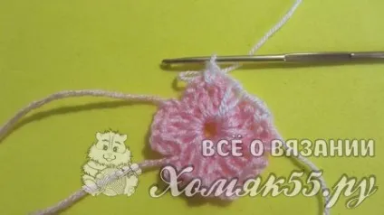 Маленькі квіточки гачком