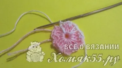 Маленькі квіточки гачком