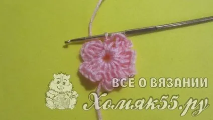 Маленькі квіточки гачком