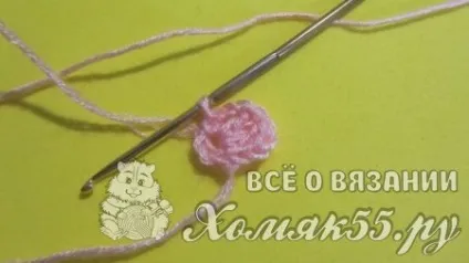 Маленькі квіточки гачком