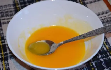 Маска для волосся з коньяком з маслами домашня для зростання, з реп'яхову олію і яйцем від випадання (коньяком) Маска для волосся з коньяком з маслами домашня для зростання, з реп'яхову олію і яйцем від випадання